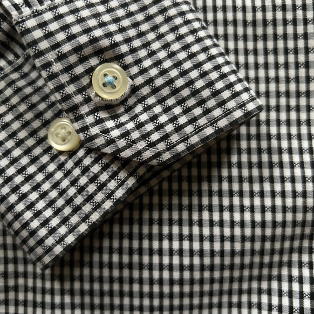 Banana Republic non-iron dress shirt - size medium - unique pattern